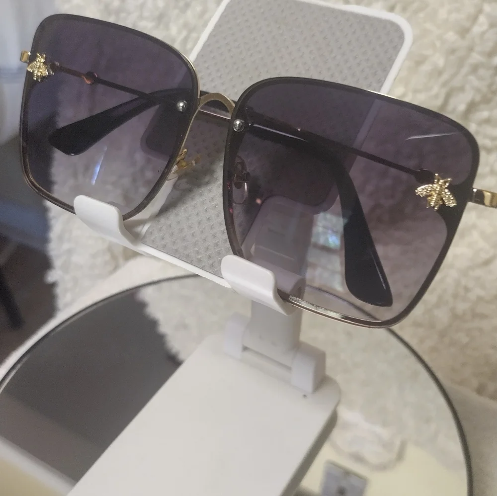 NWOT Wanna 🐝 Seen sunglasses!